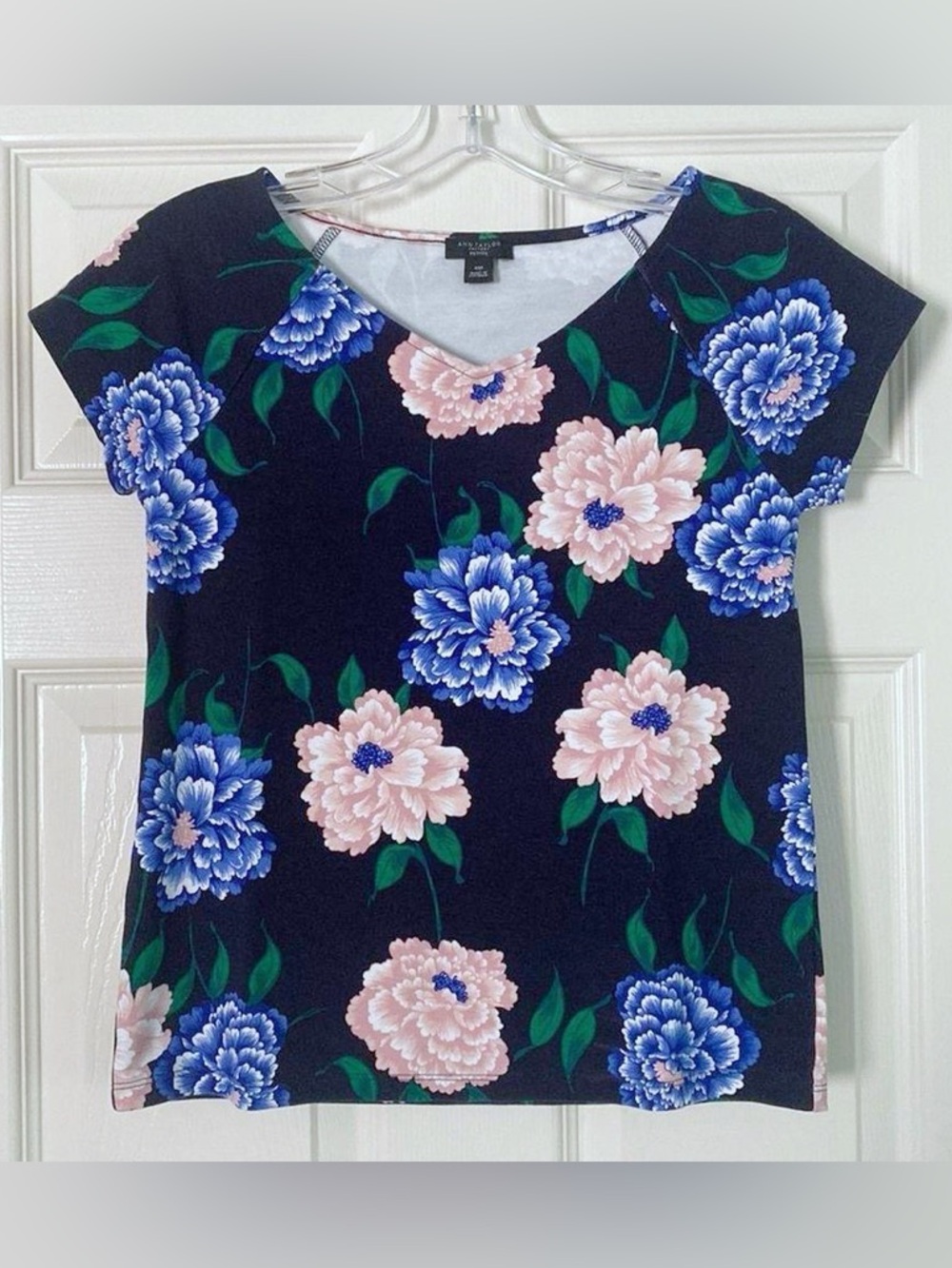 Ann Taylor Short Sleeve Floral Print Top Blue Pink Peonies on Black size XSP